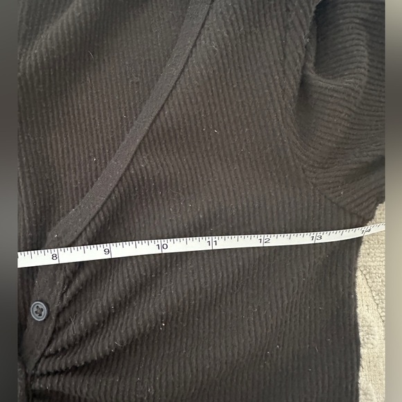 Out from under black Medium crop long sleeve - Picture 9 of 10